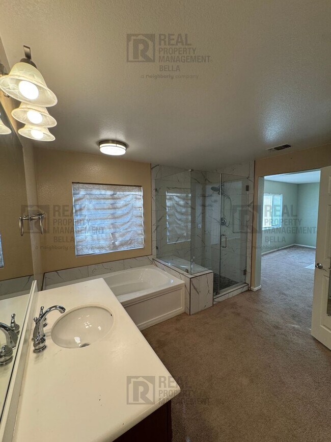 Building Photo - Spacious & Stylish 5-Bed, 3-Bath Home in Prime Murrieta Location