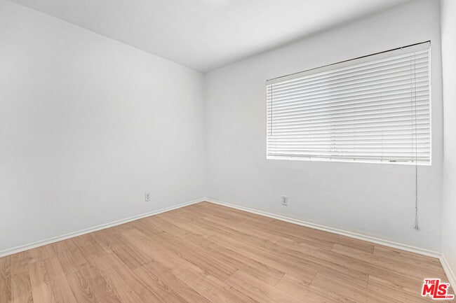 Building Photo - 10393 Almayo Ave