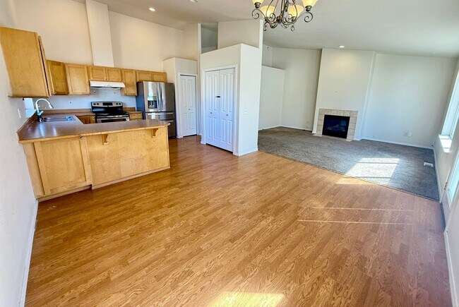 Building Photo - 3 Bedroom, 2 Bath Home Available!