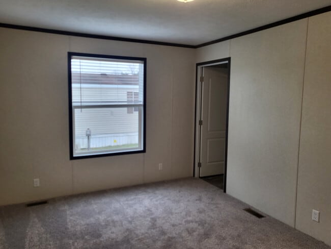Building Photo - 126 Elm