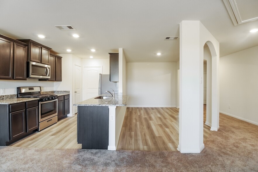 Building Photo - 26627 Ezemily Dr