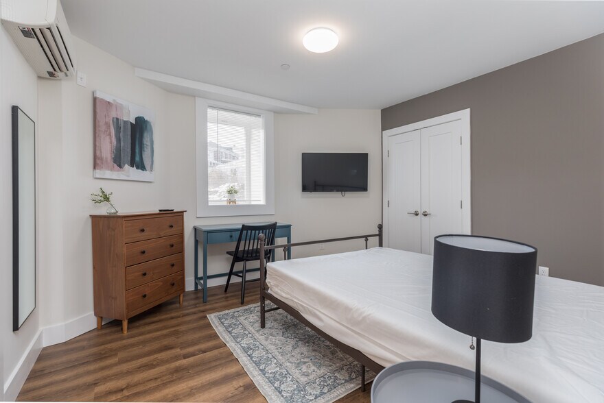 Building Photo - 843 Columbia Rd