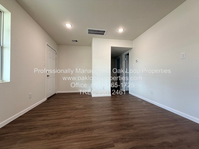 Building Photo - 2002 W Texas Ave