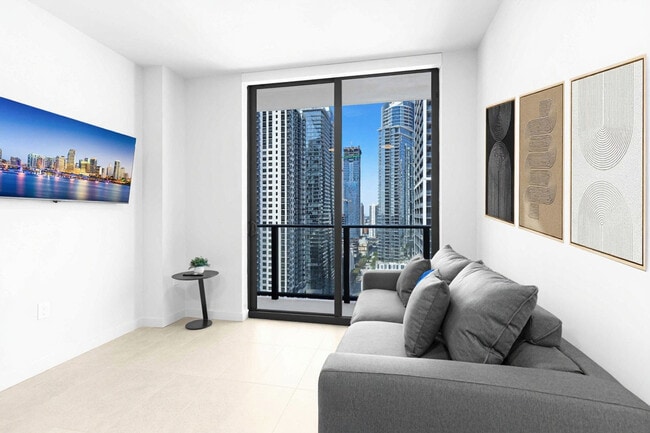 Building Photo - 501 NE 1st Ave