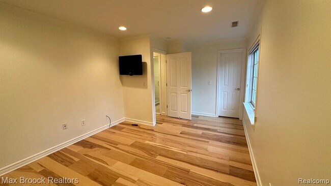 Building Photo - 444 Chester St