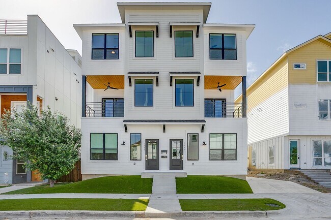 Building Photo - 2335 Benbrook Blvd