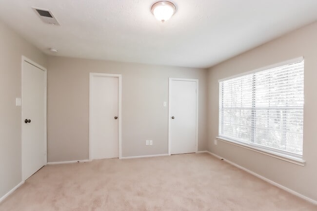 Building Photo - 3215 Birch Creek Dr