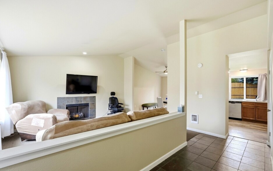 Building Photo - 7522 64th Ave W