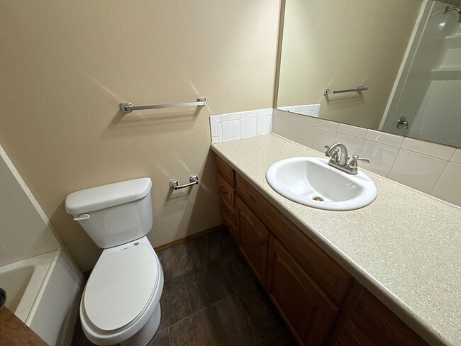 Building Photo - Nice 3 Bedroom 2 Bathroom home for $1250!