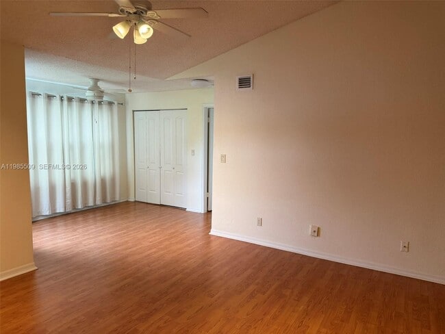 Building Photo - 731 Vista Isles Dr