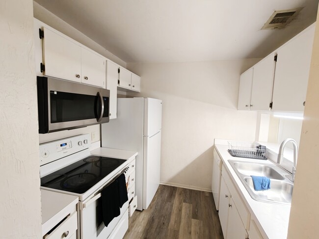 Building Photo - 4000 SW 23rd St