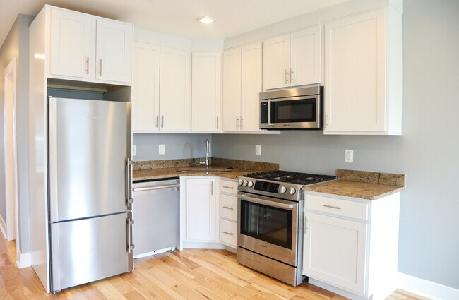 Building Photo - 1152 Oates St NE