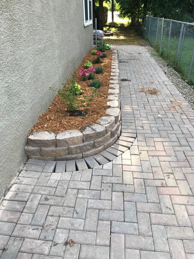 Building Photo - 1542 3rd Ave