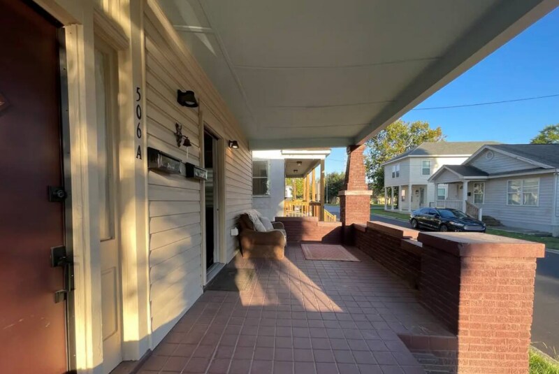 Building Photo - 506 W 48th St