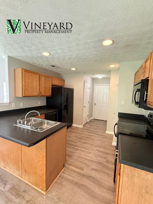 Building Photo - 242 Silver Ridge Dr