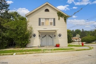 Building Photo - 21 Munson St