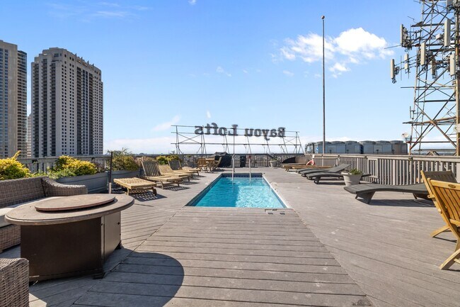 Building Photo - 915 Franklin St