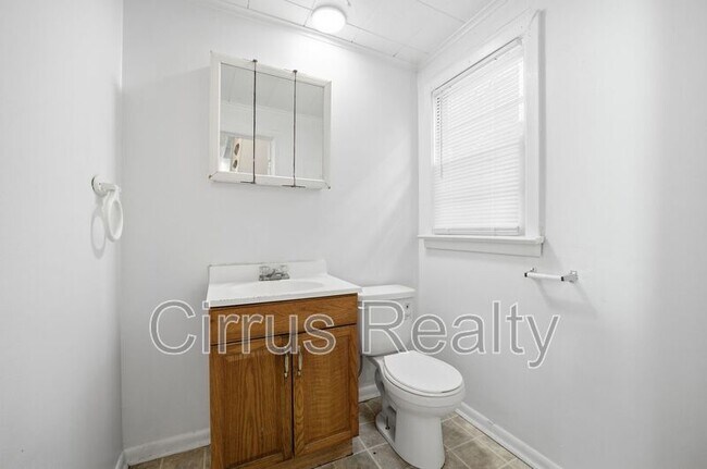 Building Photo - 1027 27th St