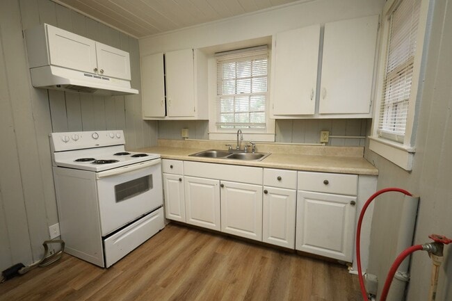 Building Photo - 501 Charlton St