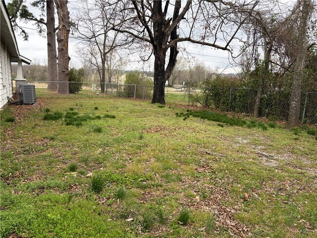 Building Photo - 2255 E Huntsville Rd