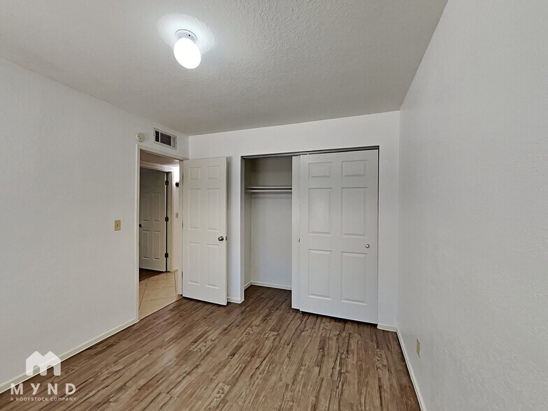 Building Photo - 10037 E Stella Rd