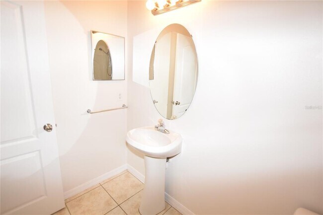 Building Photo - 15349 Oak Apple Ct