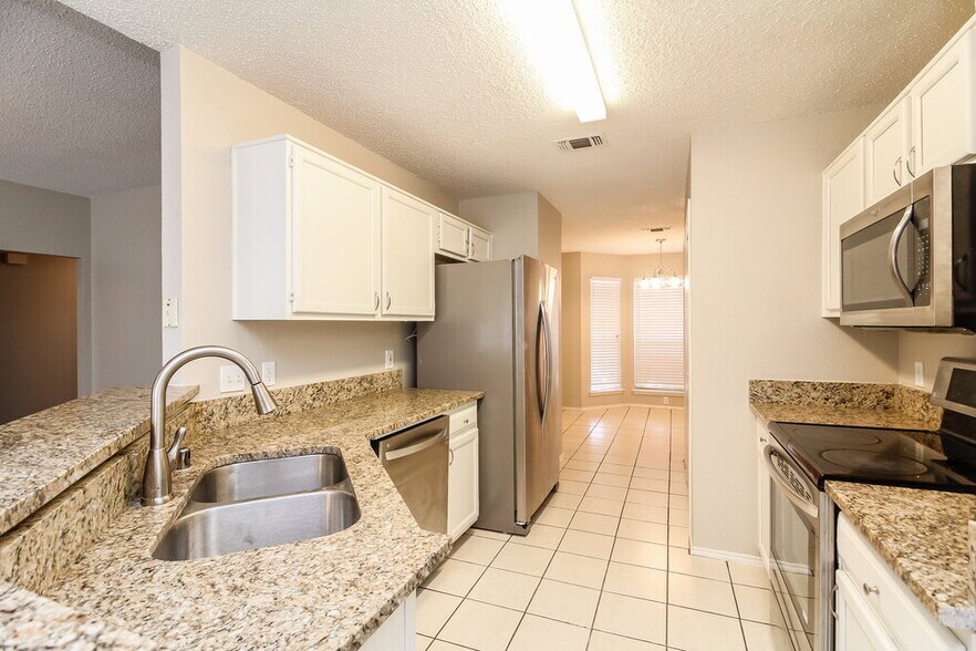 Building Photo - 1040 Glencrest Dr