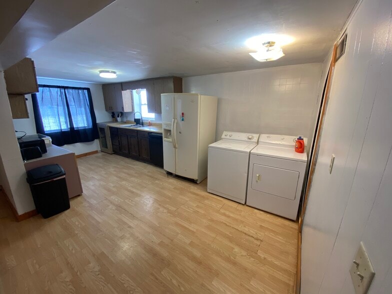 Building Photo - 224 Garfield Ave