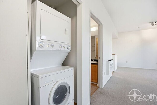 Building Photo - 701 Columbia St