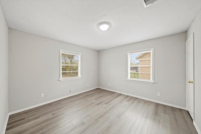 Building Photo - 1417 Jennifer Ln