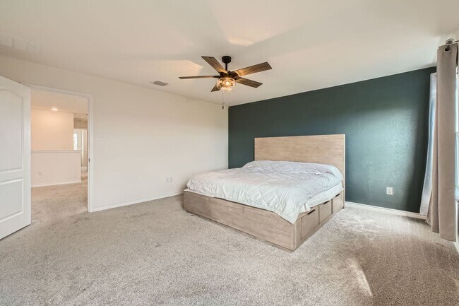 Building Photo - Convenient to Lackland!