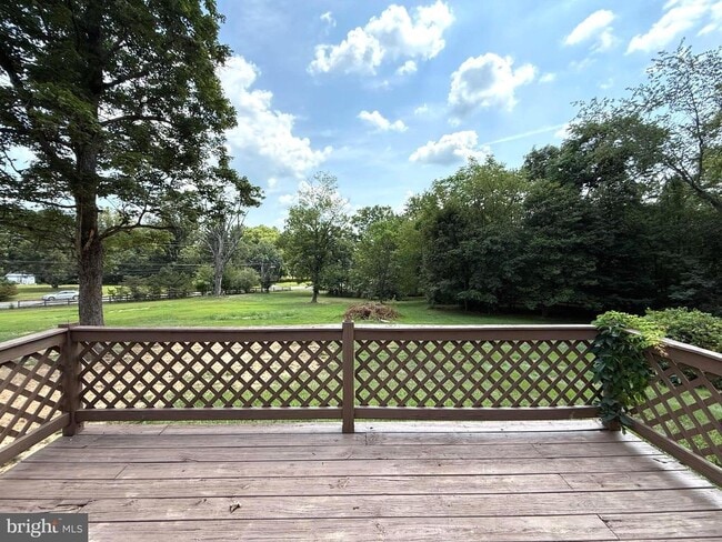 Building Photo - 7697 Hedgesville Rd