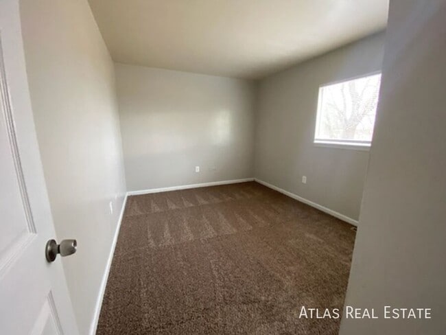 Building Photo - 934 W Moreno Ave