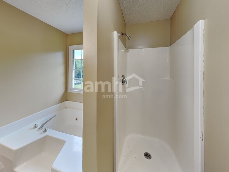 Building Photo - 304 Legacy Park Dr