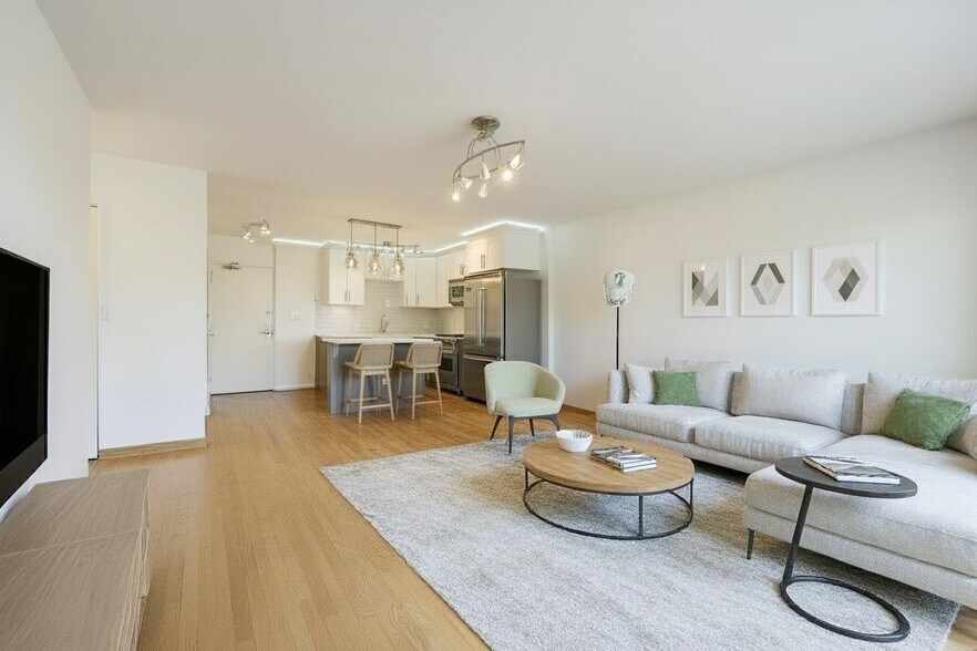 Building Photo - 129 E Bellevue Pl