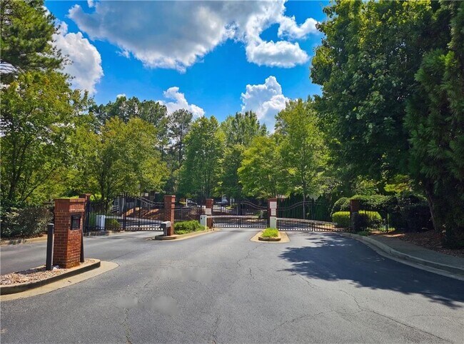 Building Photo - 210 Spring Heights Ln