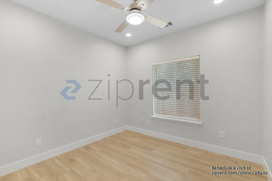 Building Photo - Unit