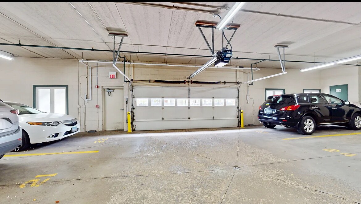 Building Photo - 5000 Oakton St