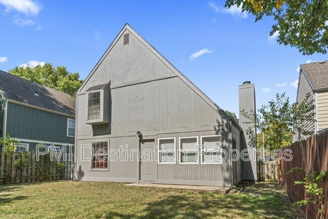 Building Photo - 3201 Creekwood Dr