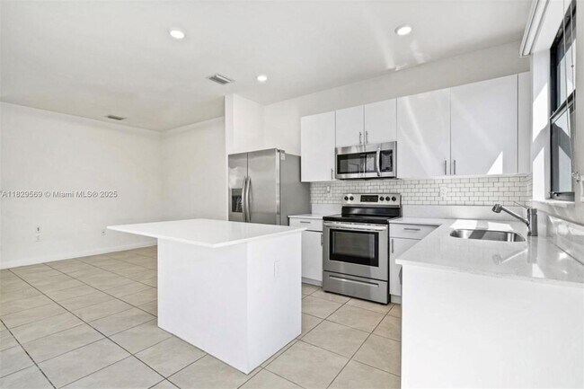 Building Photo - 11763 SW 246 Terrace