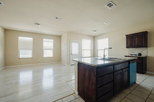 Building Photo - 6919 Kate Reed Dr
