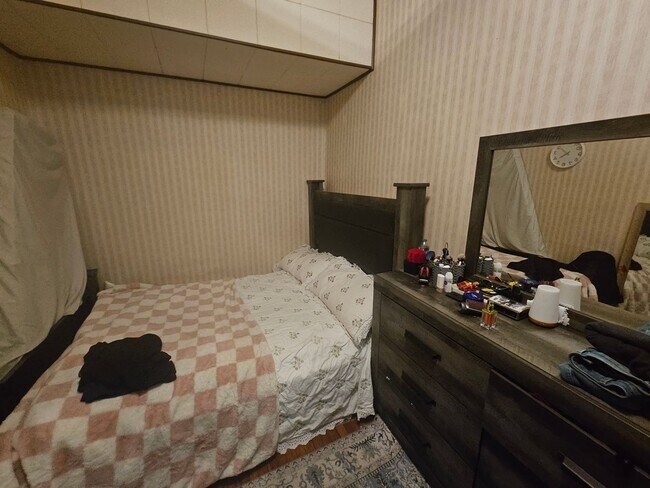 Building Photo - 1132 W Wrightwood Ave