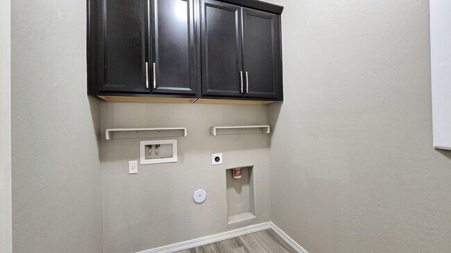 Building Photo - 17156 W Lincoln St