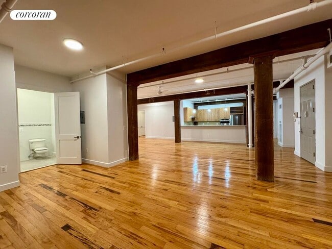 Building Photo - 275 Conover St