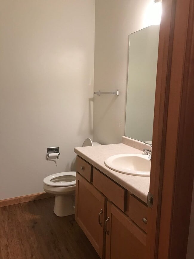 Building Photo - 2100 River Point Ct