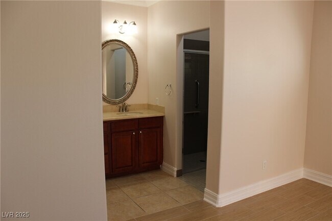 Building Photo - 733 Chase Tree St