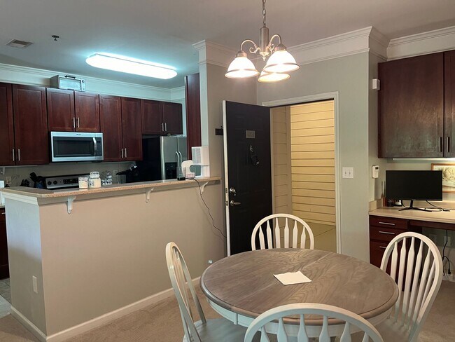 Building Photo - 2 Bedroom 2 Bath Furnished Condo at The Re...