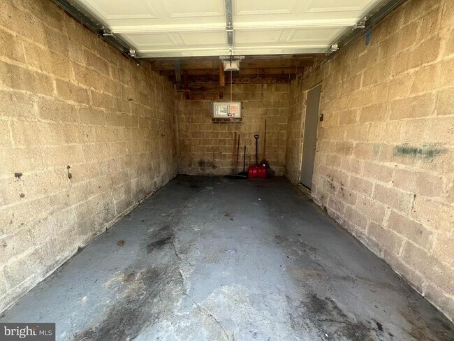 Building Photo - 3031 Shannon Dr