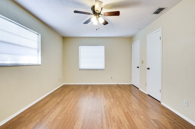Building Photo - Charming 3BR/2BA Single-Family Home in Por...