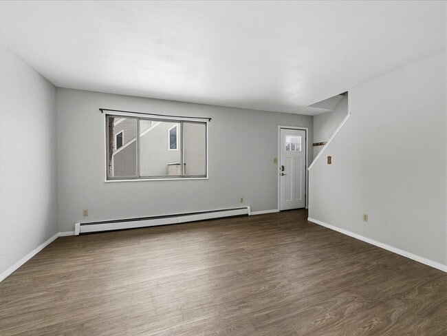 Building Photo - Spacious 2 Bed Condo W/ Bonus Basement Room, Fireplace & Garage Available NOW!
